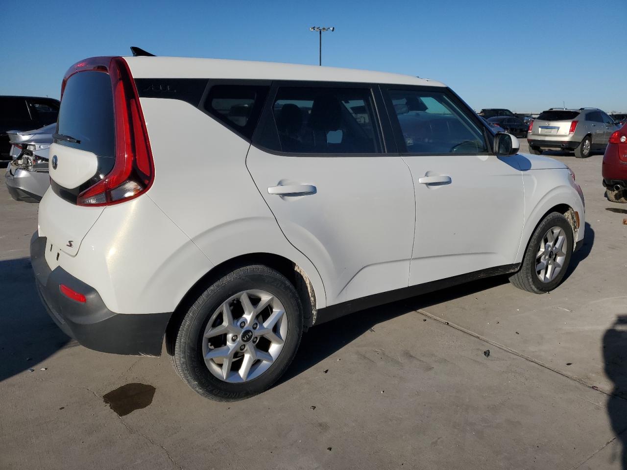 2021 KIA Soul VIN KNDJ23AU0M7139026 Copart auction photo, top/roof damage thumbnail 3