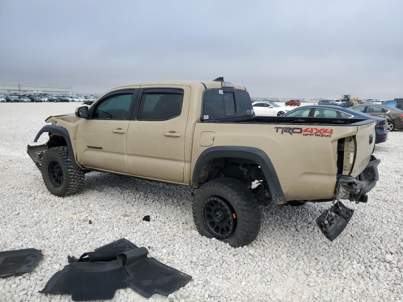2017 Toyota Tacoma VIN 5TFCZ5AN2HX108052 Copart auction photo, front end / side damage thumbnail 2