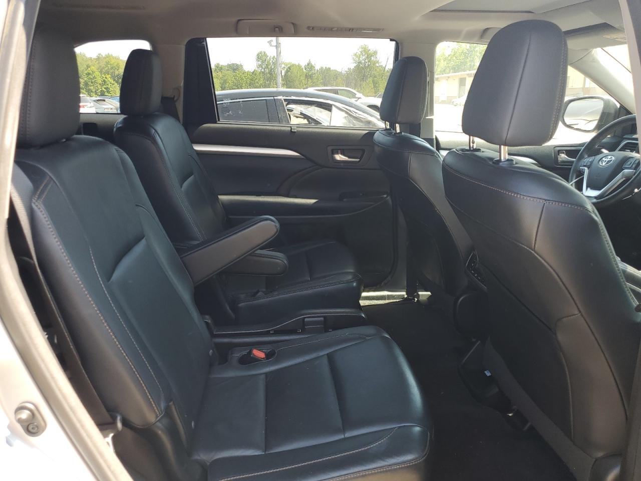 2015 Toyota Highlander VIN 5TDJKRFH4FS141160 Copart auction photo, all over damage thumbnail 11