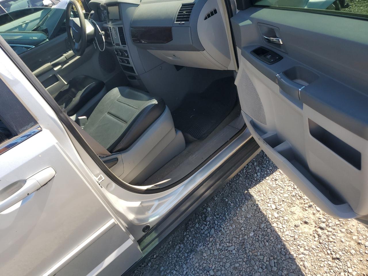 2010 Chrysler Town & Country VIN 2A4RR4DE1AR189155 Copart auction photo, side damage thumbnail 8