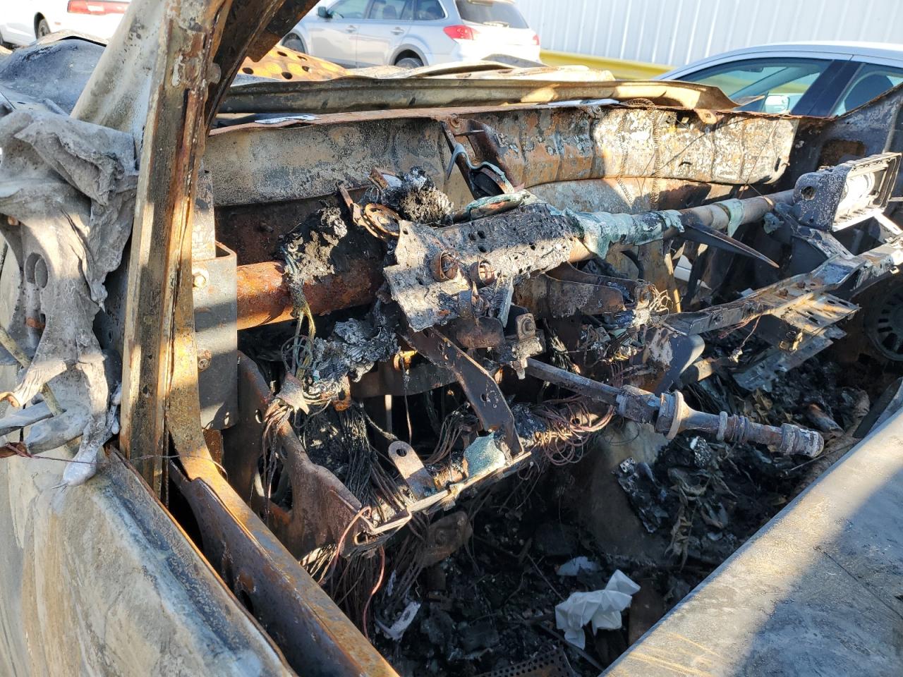 2002 Ford F250 VIN 1FTNF21F32EB40620 Copart auction photo, burn damage thumbnail 9