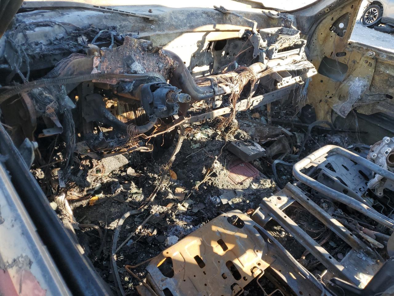 2013 GMC Sierra VIN 3GTP2UEA3DG188824 Copart auction photo, burn damage thumbnail 8