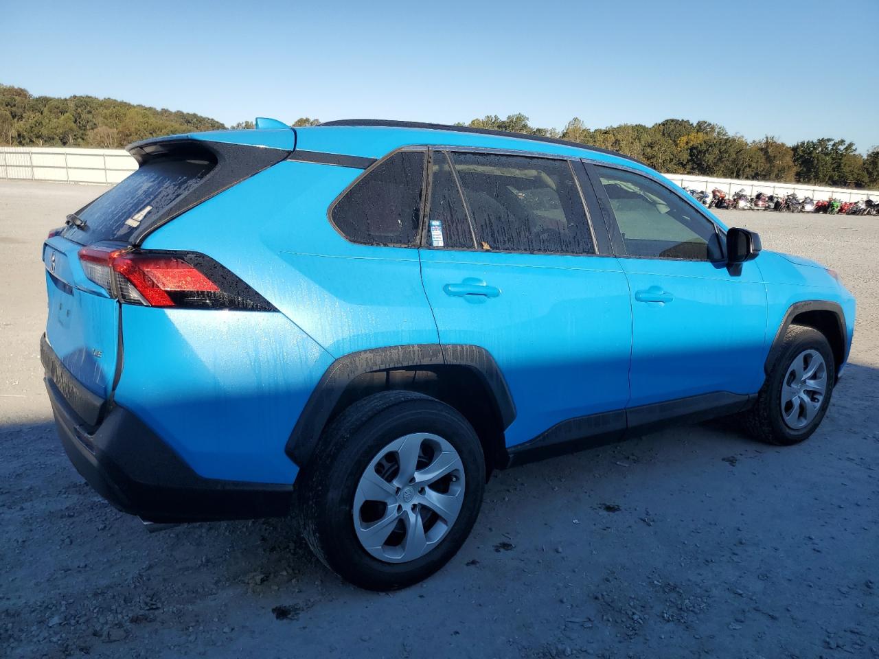 2021 Toyota RAV 4 VIN 2T3H1RFV4MW142022 Copart auction photo, side / front end damage thumbnail 3