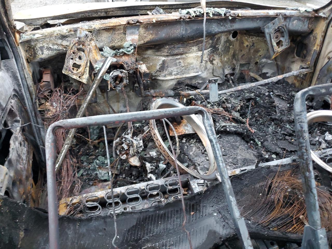 1991 Chevrolet GMT-400 VIN 2GCFC29K3M1100525 Copart auction photo, burn damage thumbnail 8