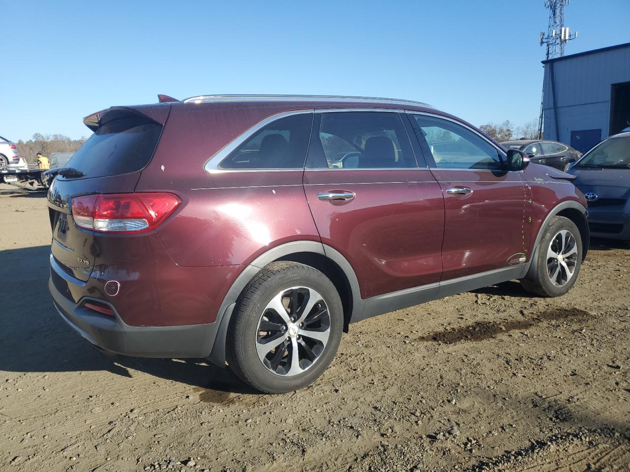 2017 KIA Sorento VIN 5XYPHDA56HG318929 Copart auction photo, front end damage thumbnail 3