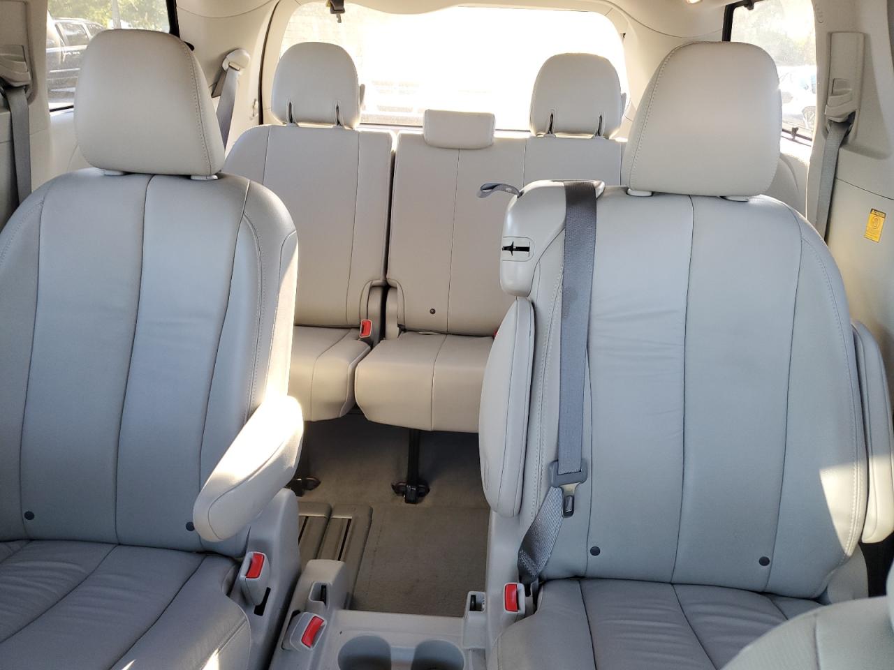 2013 Toyota Sienna VIN 5TDYK3DC8DS393090 Copart auction photo, rear end damage thumbnail 10
