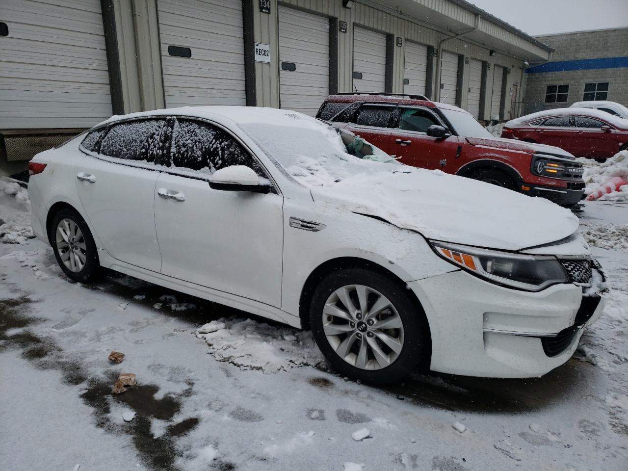 2018 KIA Optima VIN 5XXGT4L35JG264933 Copart auction photo, all over / top/roof damage thumbnail 4