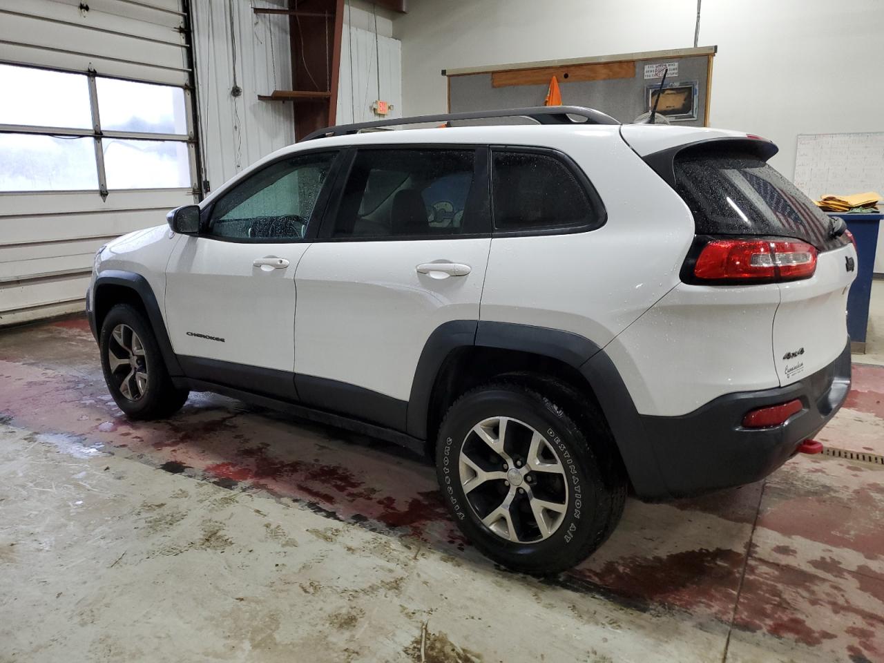 2016 Jeep Cherokee VIN 1C4PJMBB3GW146241 Copart auction photo, front end / mechanical damage thumbnail 2