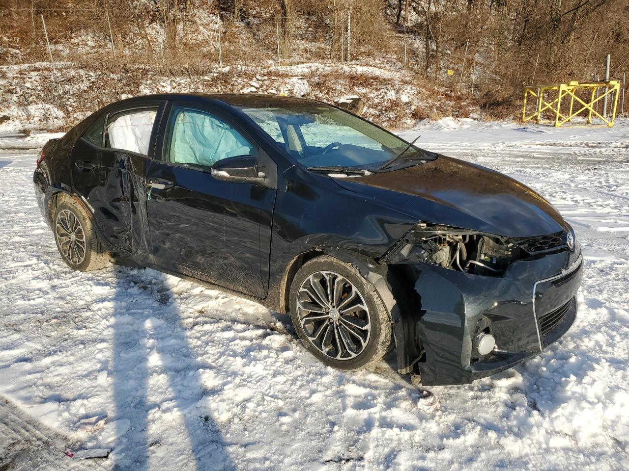 2016 Toyota Corolla VIN 2T1BURHE8GC586125 Copart auction photo, front end / side damage thumbnail 4