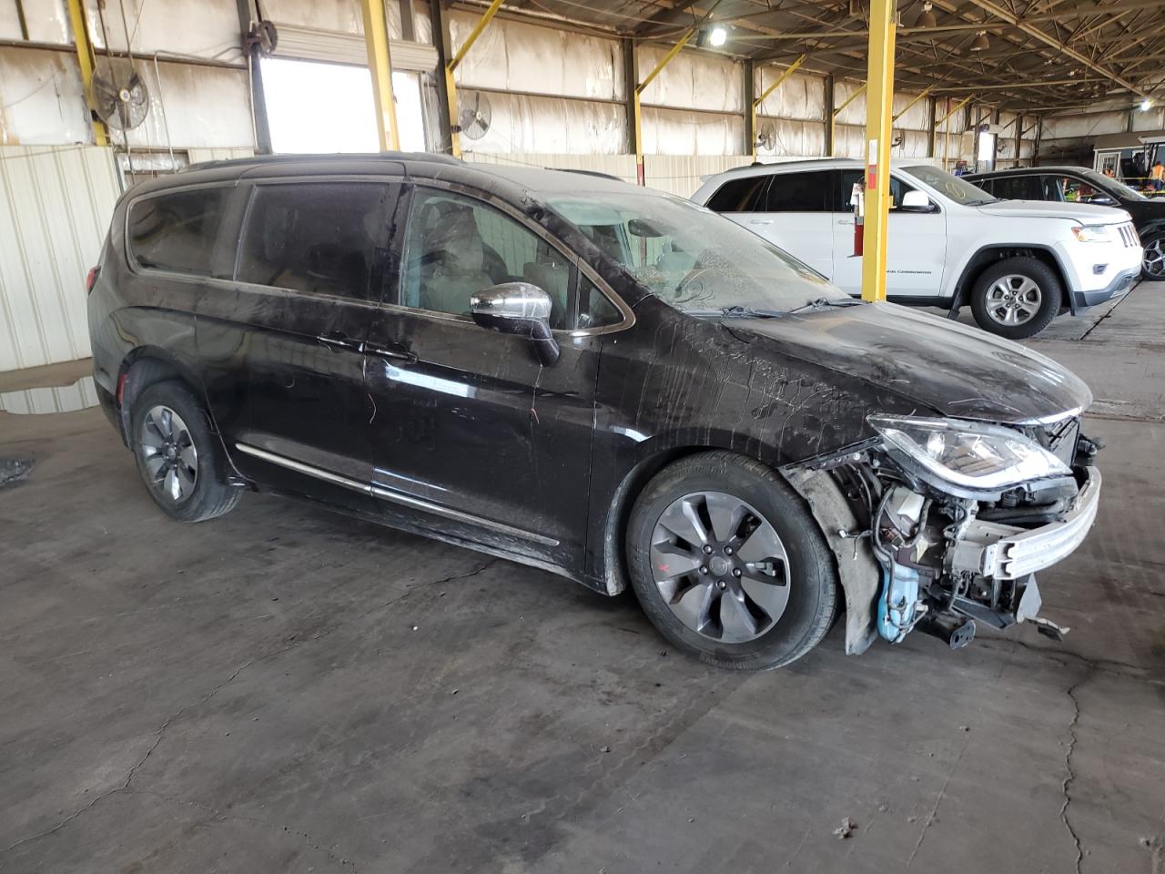 2018 Chrysler Pacifica VIN 2C4RC1N79JR236812 Copart auction photo, front end / side damage thumbnail 4