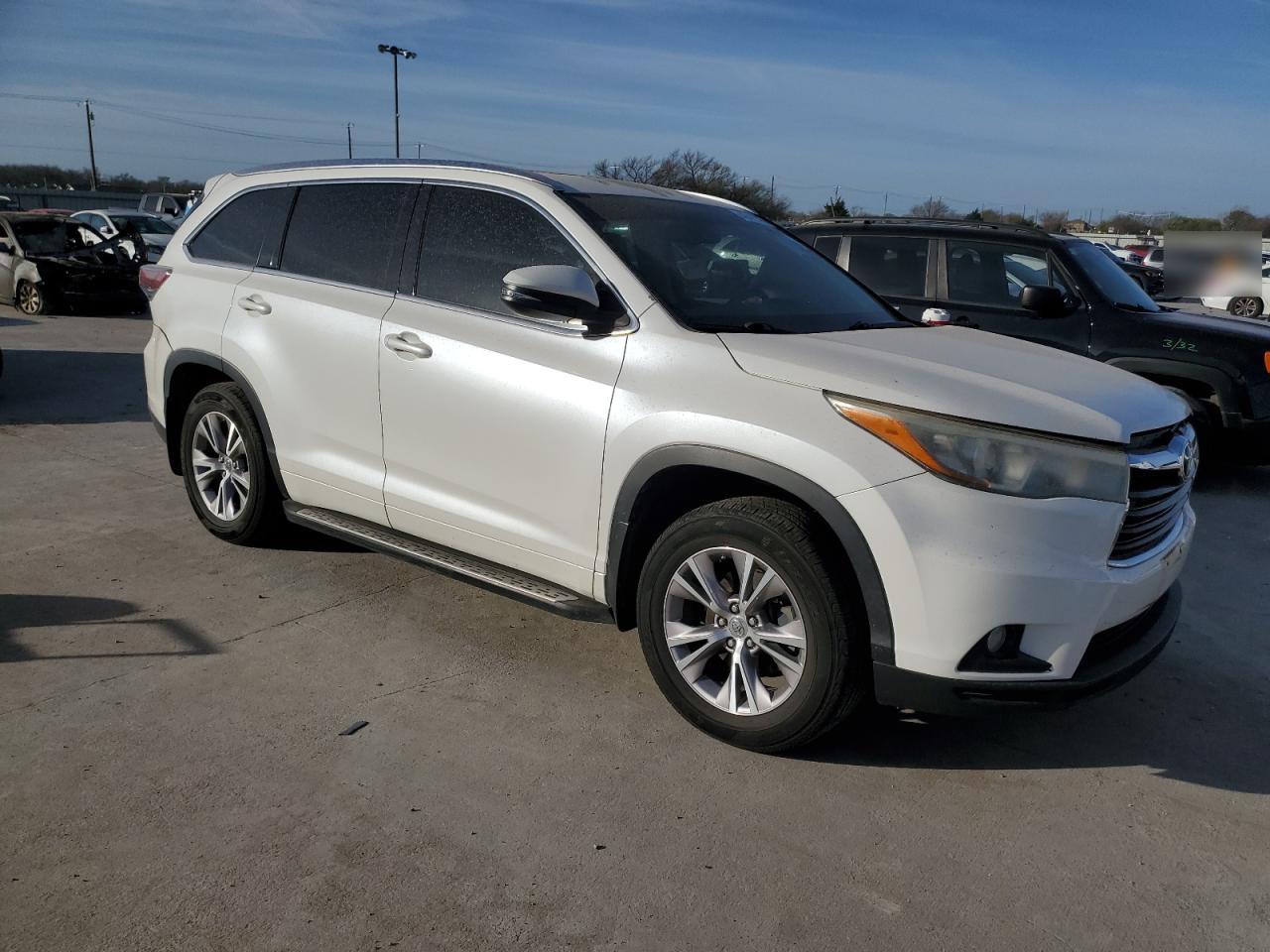 2015 Toyota Highlander VIN 5TDKKRFH8FS099015 Copart auction photo, rear end damage thumbnail 4