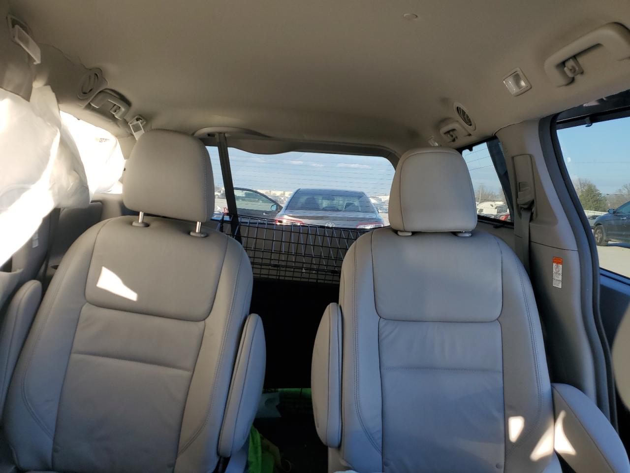2019 Toyota Sienna VIN 5TDDZ3DC0KS216184 Copart auction photo, all over damage thumbnail 10