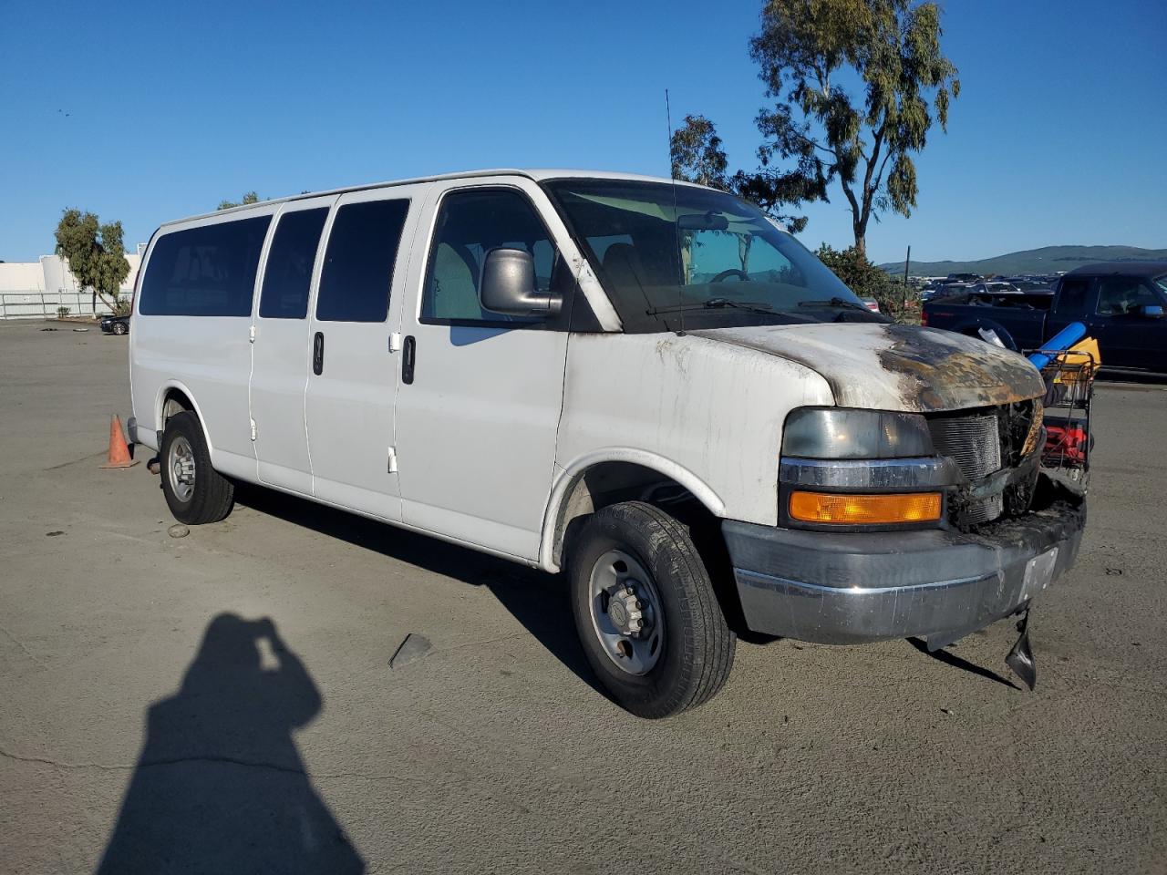 2007 Chevrolet Express VIN 1GAHG39U471121312 Copart auction photo, burn damage thumbnail 4