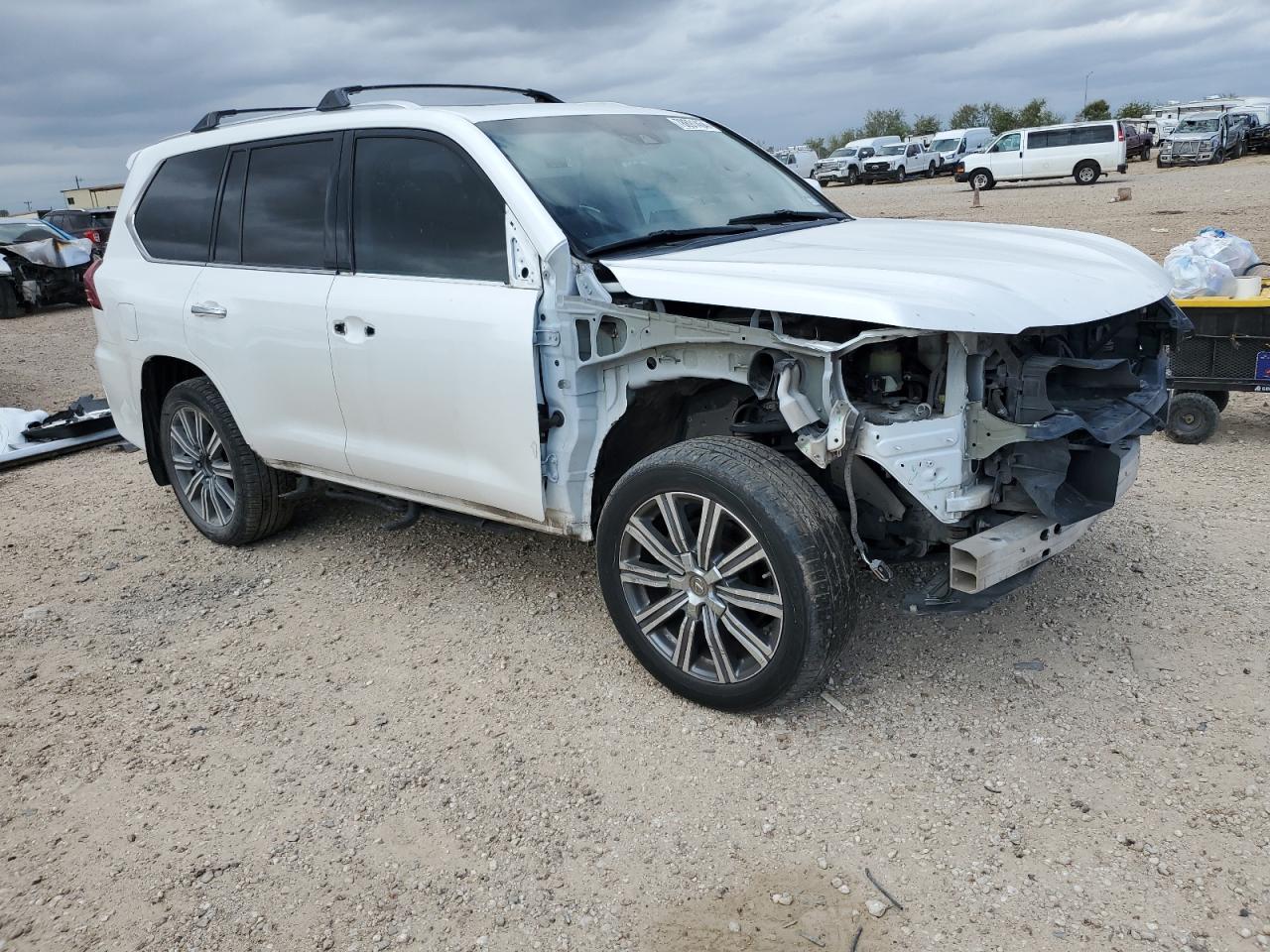 2017 Lexus LX VIN JTJHY7AX6H4239442 Copart auction photo, front end / side damage thumbnail 4