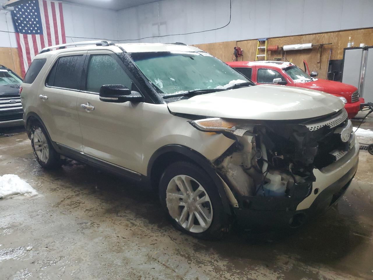 2011 Ford Explorer VIN 1FMHK7D84BGA56261 Copart auction photo, front end / minor dent/scratches damage thumbnail 4