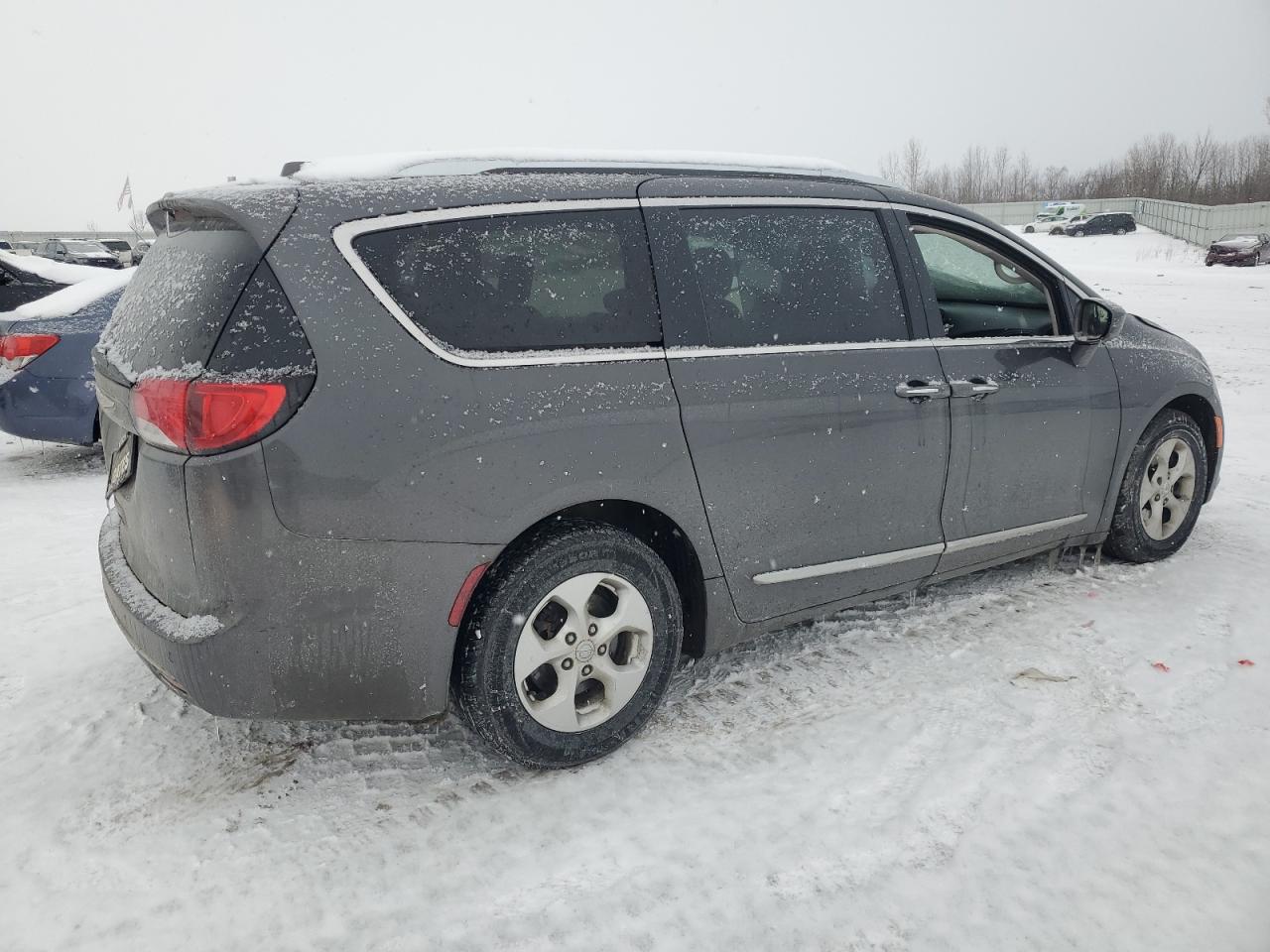 2017 Chrysler Pacifica VIN 2C4RC1EG6HR835841 Copart auction photo, front end damage thumbnail 3