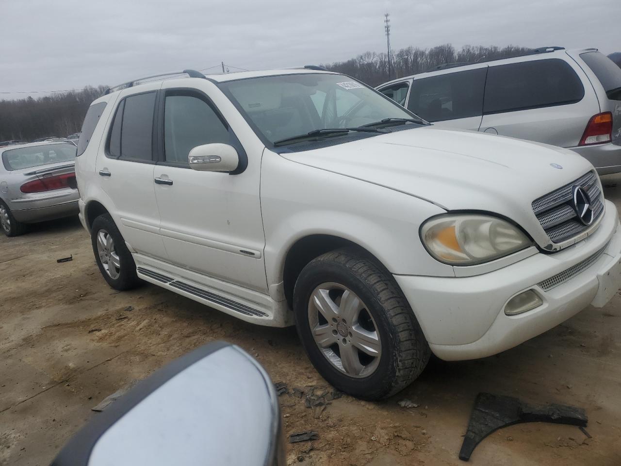2005 Mercedes-Benz M-klasse VIN 4JGAB57E35A557978 Copart auction photo, minor dent/scratches damage thumbnail 4