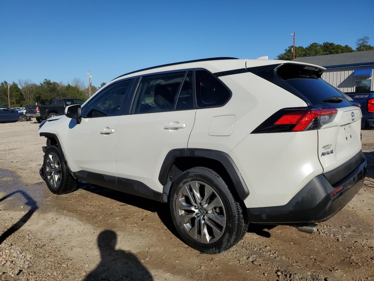 2022 Toyota RAV 4 VIN 2T3C1RFV2NW226464 Copart auction photo, front end damage thumbnail 2