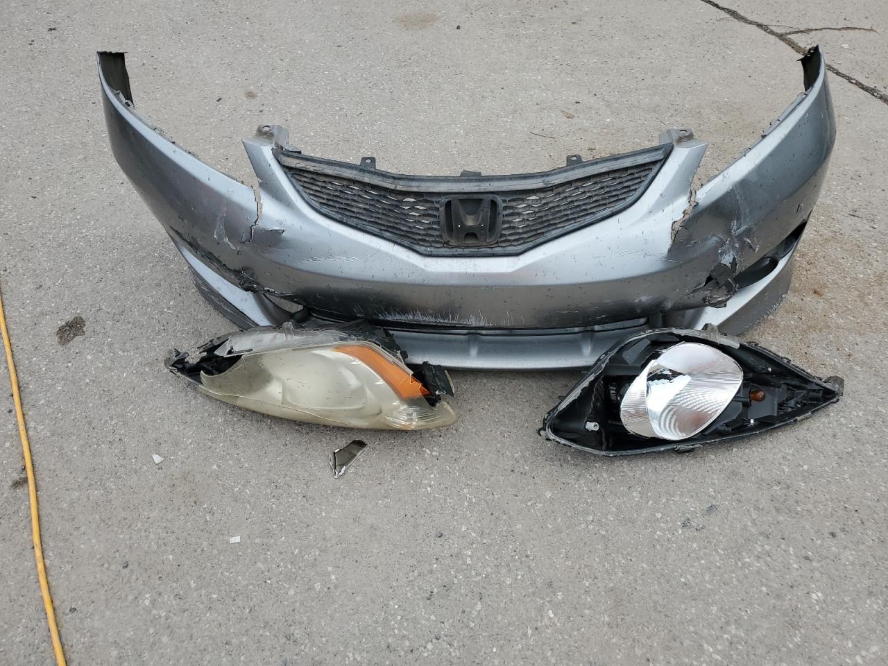 2010 Honda Fit VIN JHMGE8H47AS007733 Copart auction photo, front end / minor dent/scratches damage thumbnail 13
