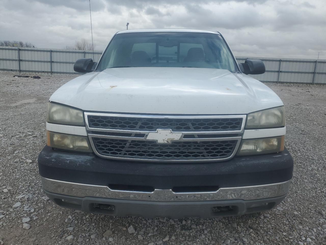 2005 Chevrolet Silverado VIN 1GCHK29U75E164810 Copart auction photo, side / rear end damage thumbnail 5