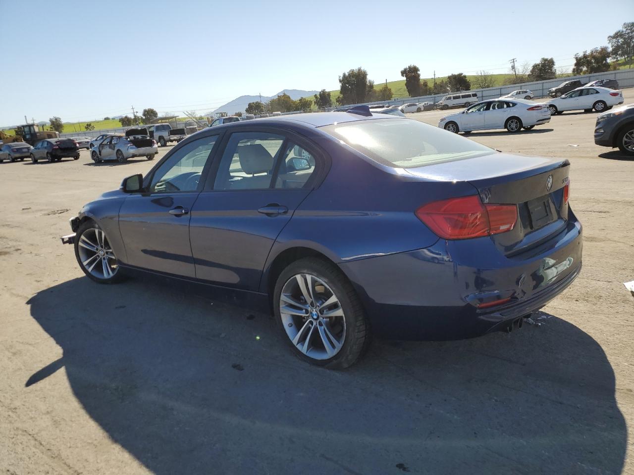 2016 BMW 3er VIN WBA8E9G55GNT42564 Copart auction photo, front end / side damage thumbnail 2