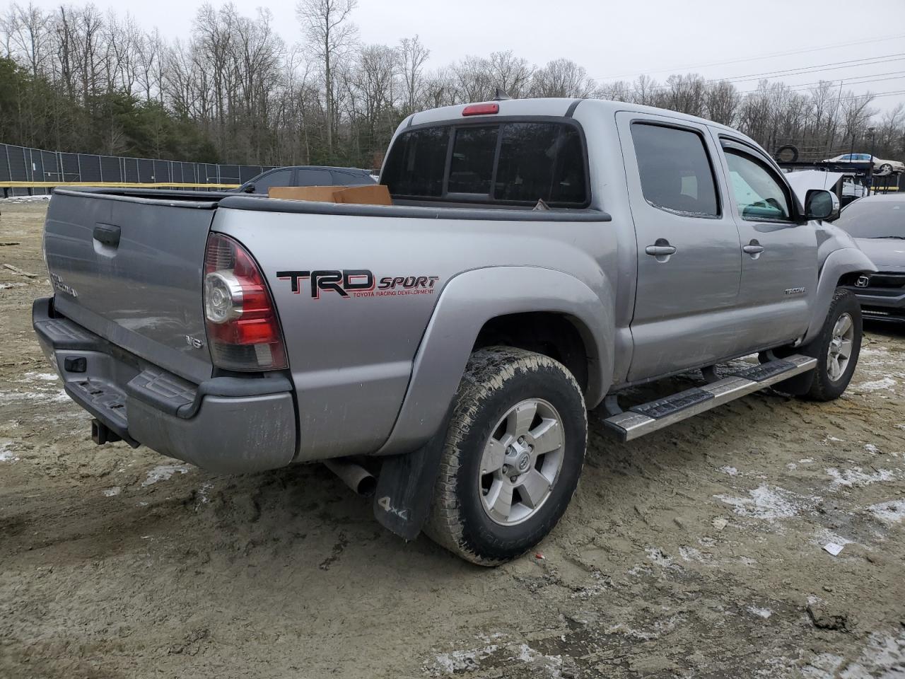 2015 Toyota Tacoma VIN 5TFLU4EN8FX112283 Copart auction photo, front end damage thumbnail 3