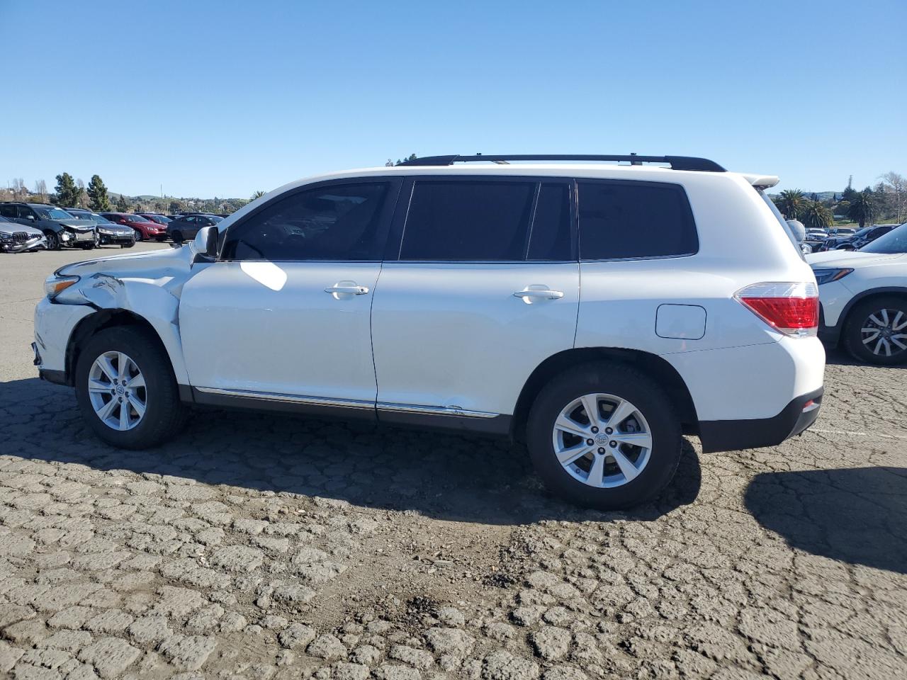 2012 Toyota Highlander VIN 5TDZK3EH8CS059008 Copart auction photo, front end / minor dent/scratches damage thumbnail 2