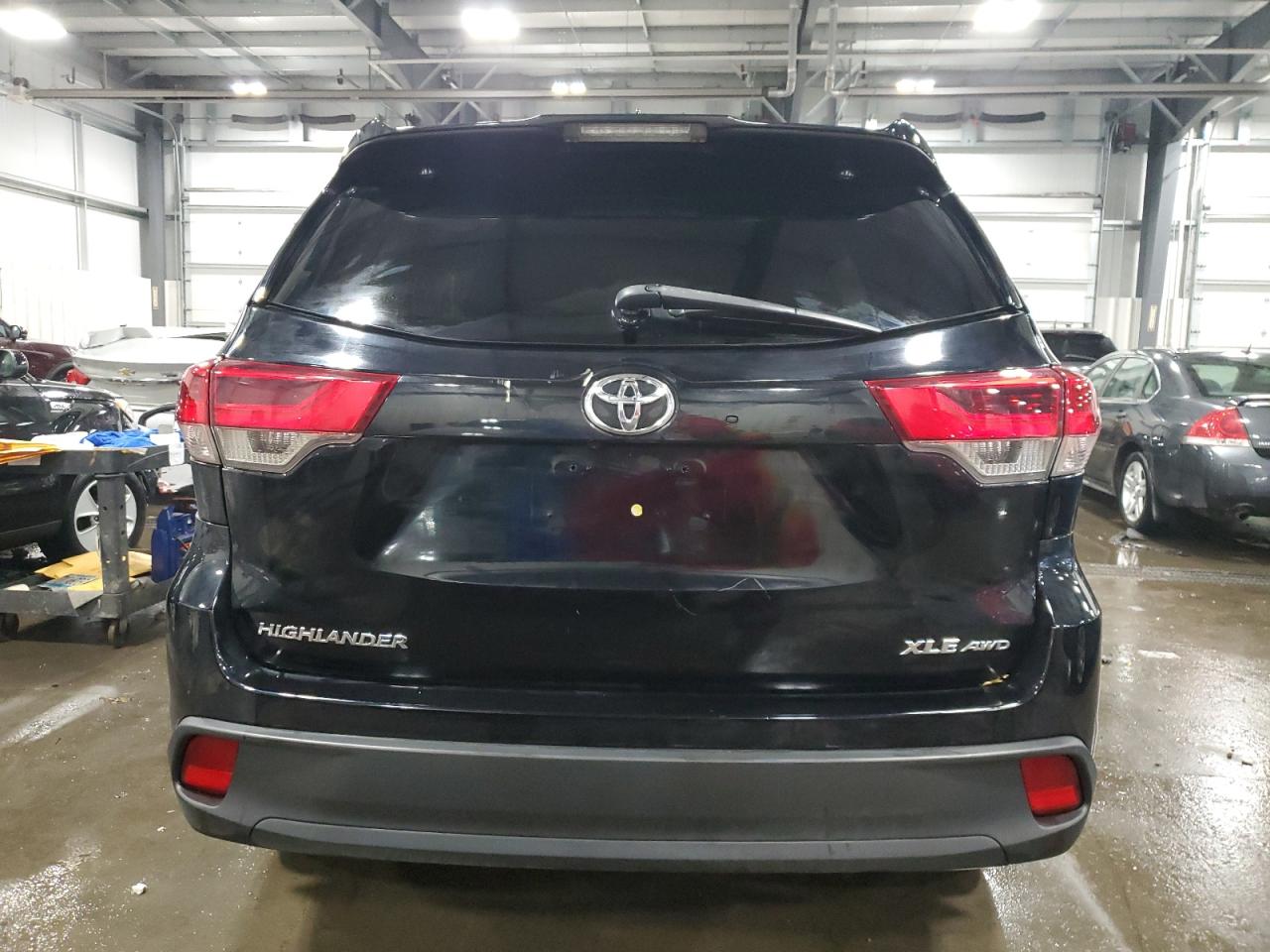 2019 Toyota Highlander VIN 5TDJZRFH8KS740472 Copart auction photo, all over damage thumbnail 6