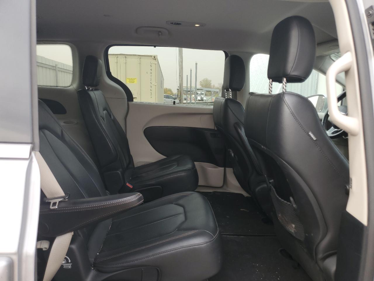 2019 Chrysler Pacifica VIN 2C4RC1BGXKR570448 Copart auction photo, front end / minor dent/scratches damage thumbnail 11