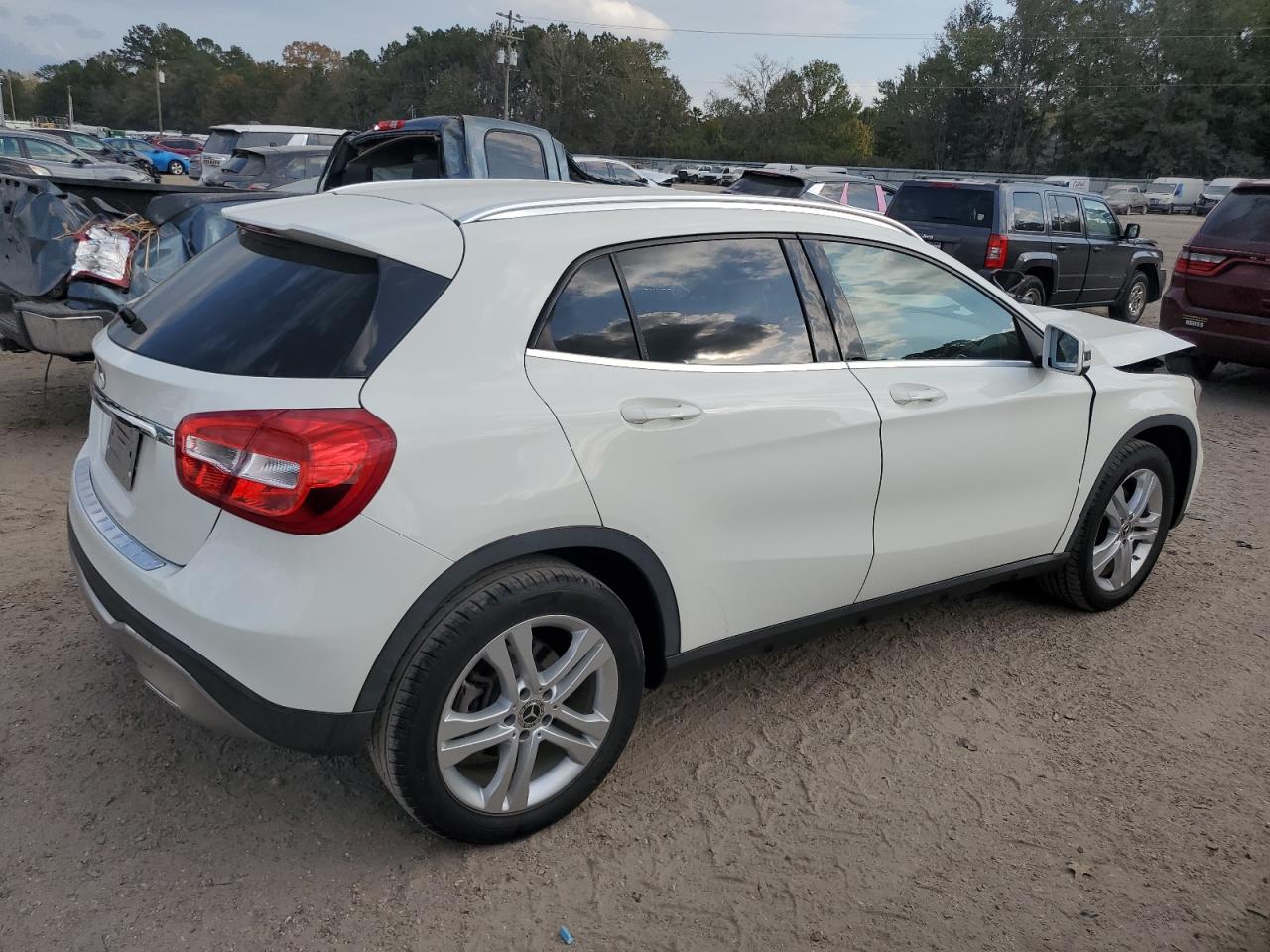2018 Mercedes-Benz GLA-klasse VIN WDCTG4EB0JJ459481 Copart auction photo, front end damage thumbnail 3