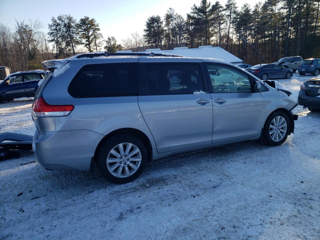 2014 Toyota Sienna VIN 5TDDK3DC8ES089760 Copart auction photo, front end / side damage thumbnail 3