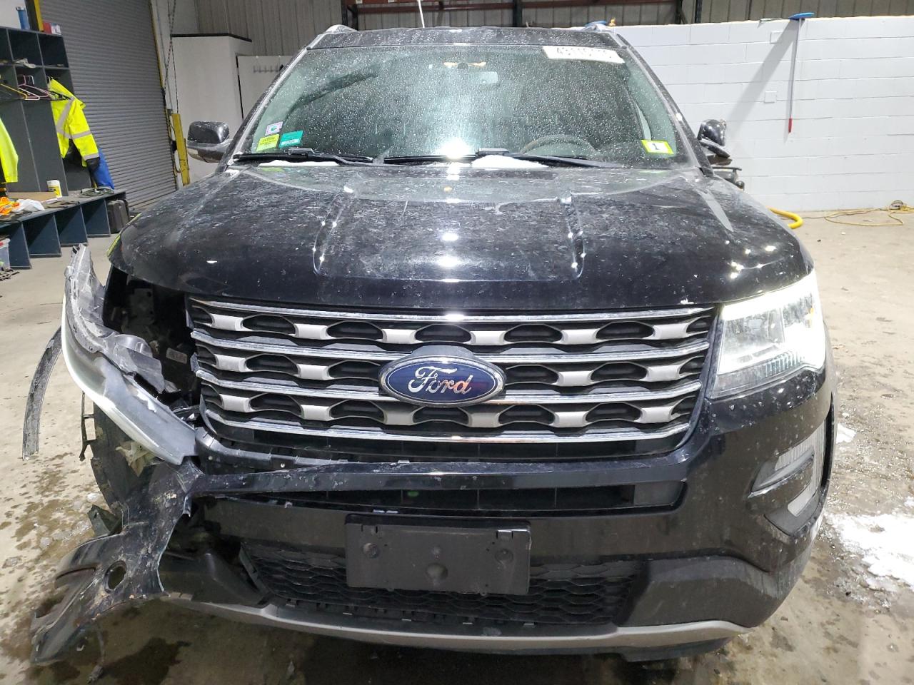 2017 Ford Explorer VIN 1FM5K8D81HGE32187 Copart auction photo, front end / side damage thumbnail 5