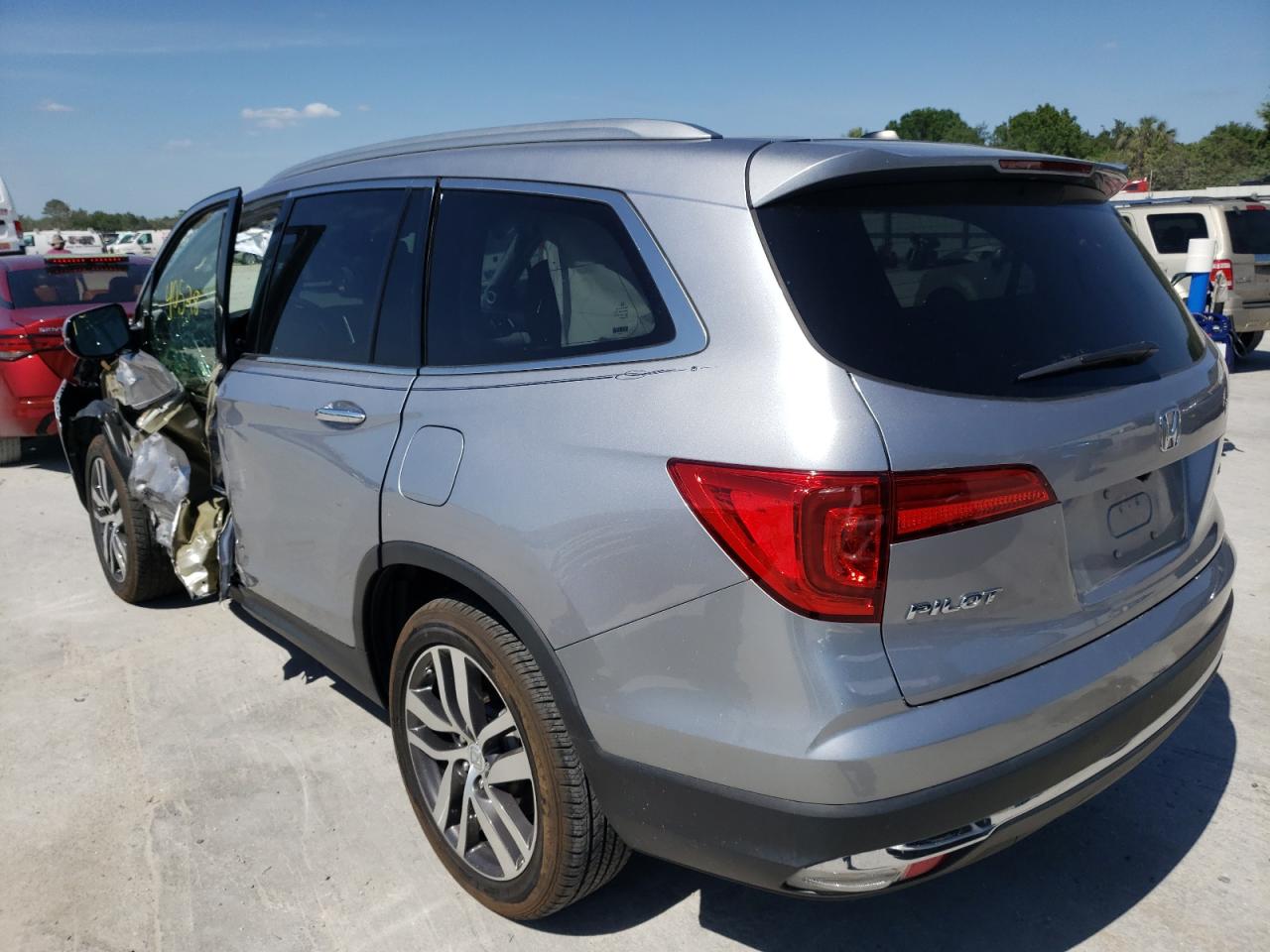 2017 Honda Pilot VIN 5FNYF5H95HB000106 Copart auction photo, side / front end damage thumbnail 3