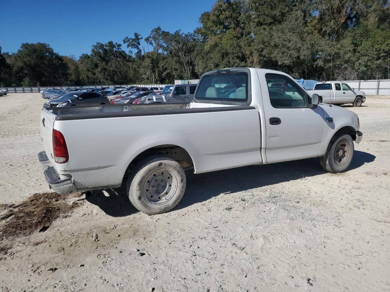 2004 Ford F-150 VIN 2FTRF17W24CA81216 Copart auction photo, rear end / minor dent/scratches damage thumbnail 3