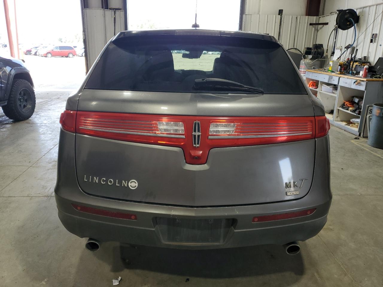 2010 Lincoln MKT VIN 2LMHJ5AR0ABJ03364 Copart auction photo, front end damage thumbnail 6