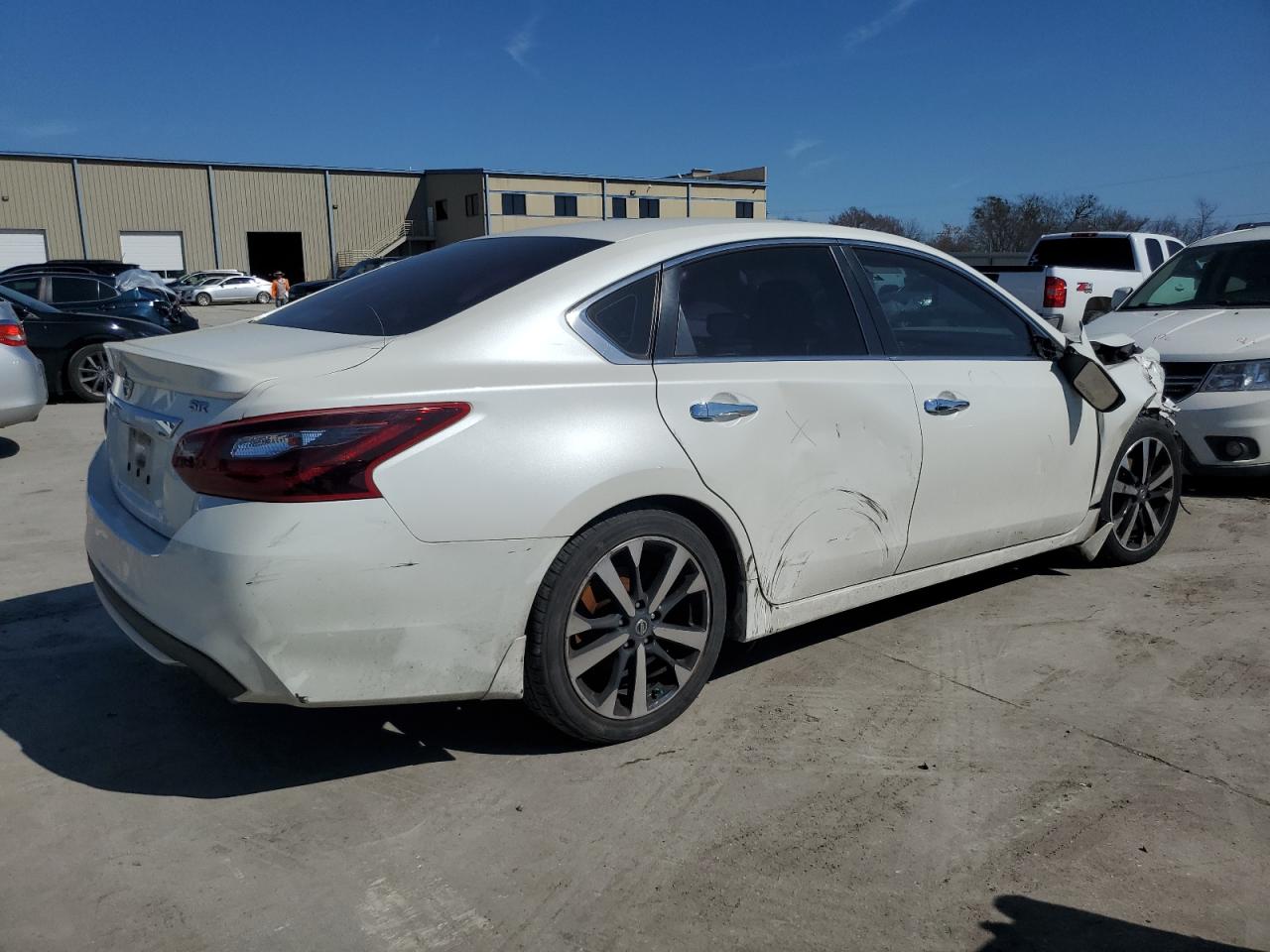 2018 Nissan Altima VIN 1N4AL3AP6JC115104 Copart auction photo, front end / side damage thumbnail 3