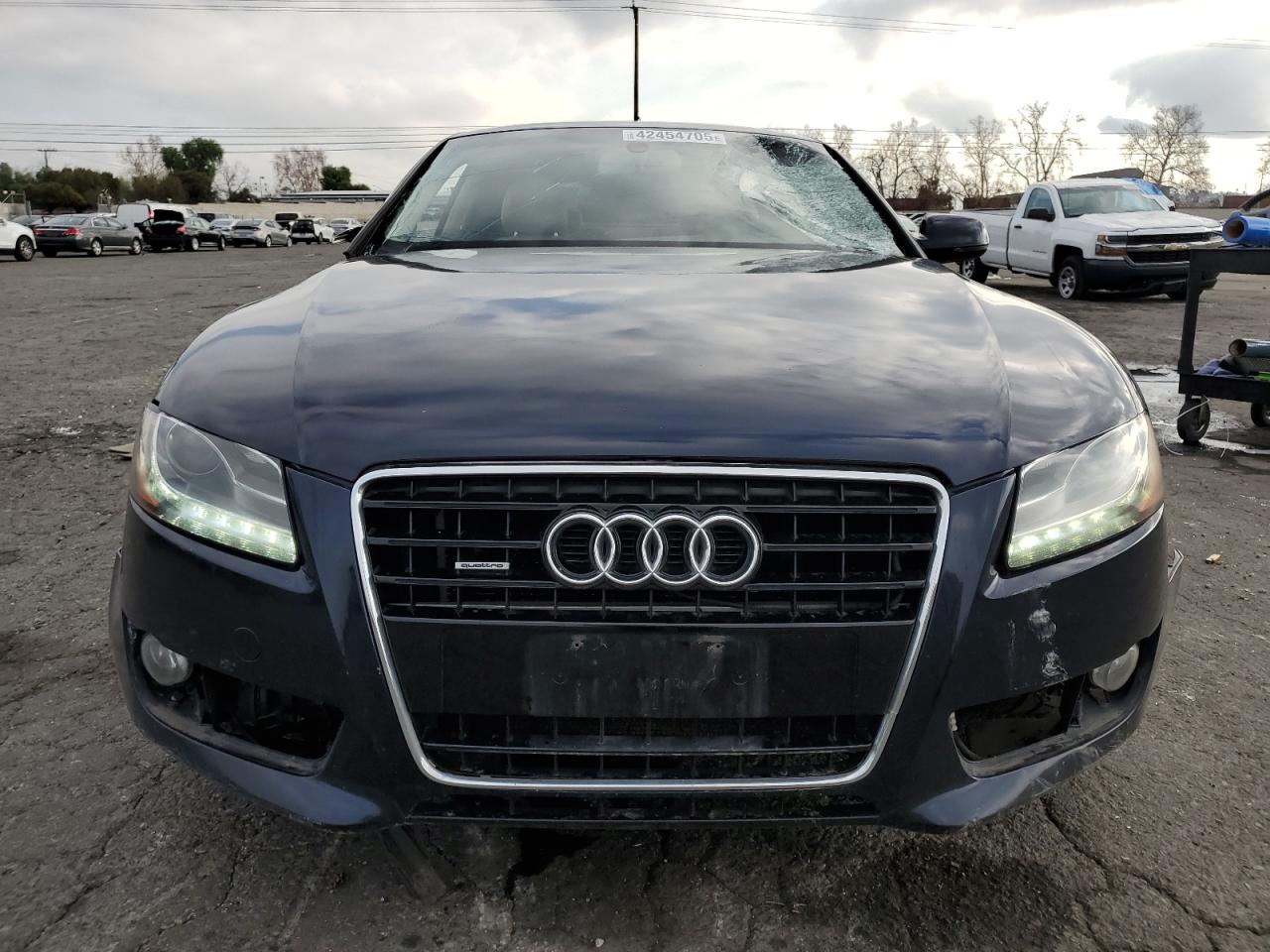 2010 Audi A5 VIN WAUVKAFR4AA079855 Copart auction photo, side / front end damage thumbnail 5