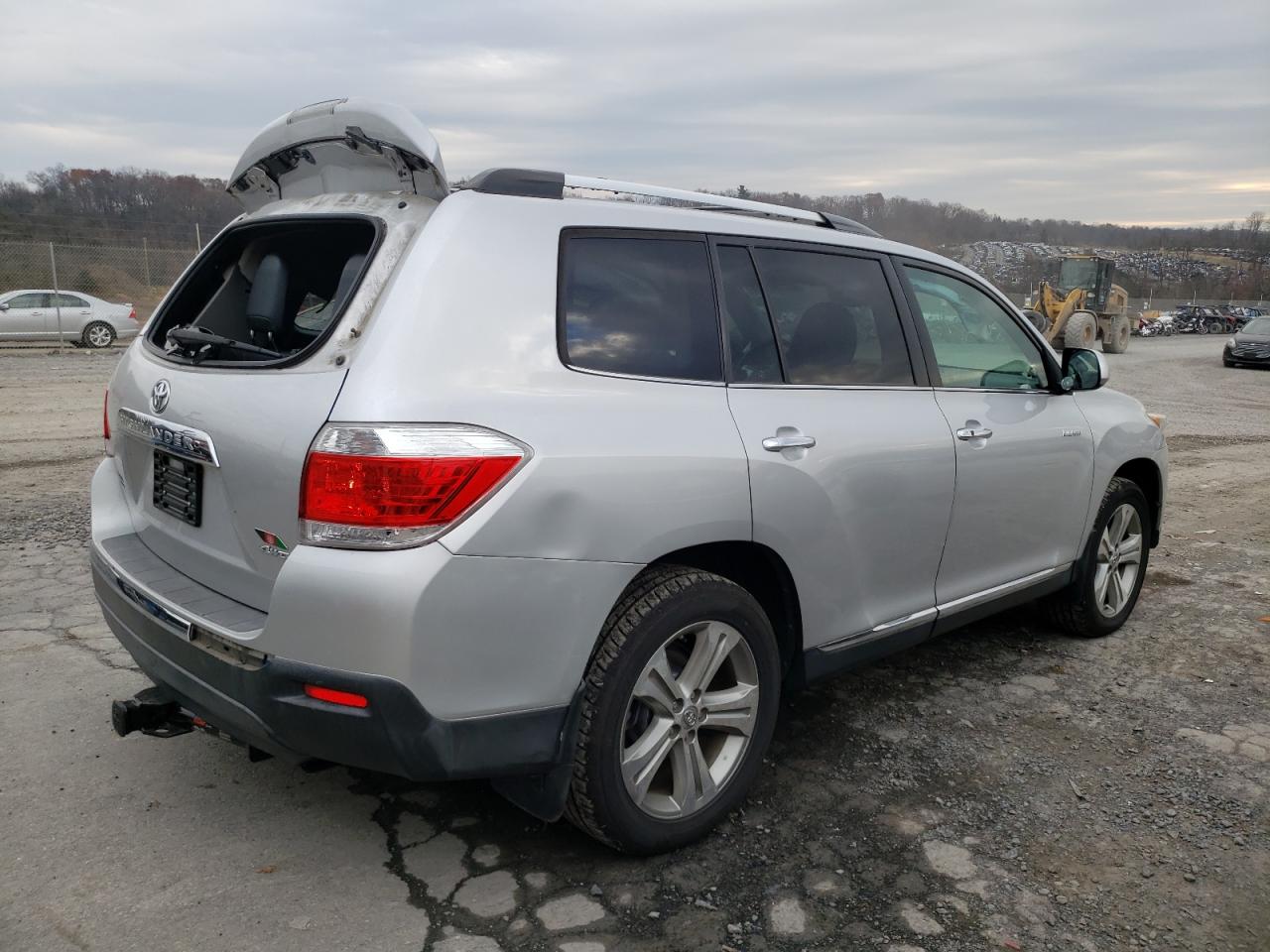 2011 Toyota Highlander VIN 5TDDK3EH9BS092950 Copart auction photo, rear end / minor dent/scratches damage thumbnail 3
