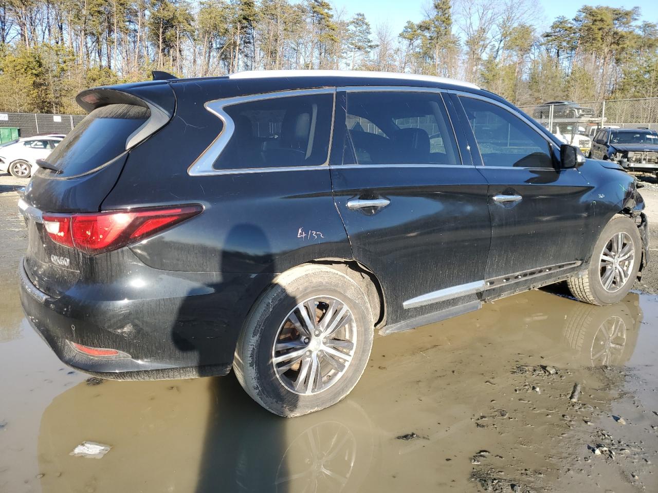 2017 Infiniti QX60 VIN 5N1DL0MM1HC520803 Copart auction photo, front end / minor dent/scratches damage thumbnail 3