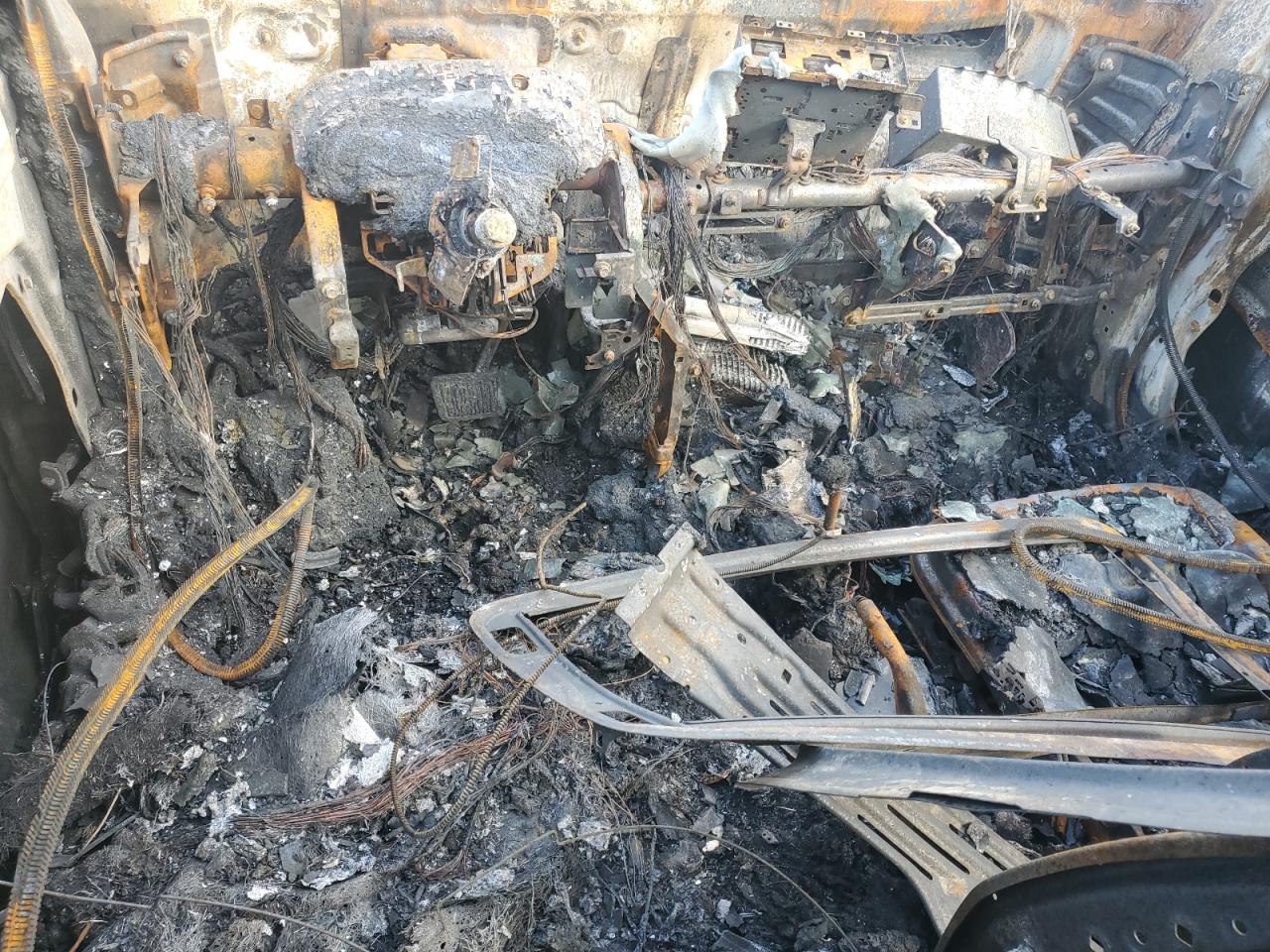 2022 KIA Seltos VIN KNDERCAA8N7287221 Copart auction photo, burn damage thumbnail 8