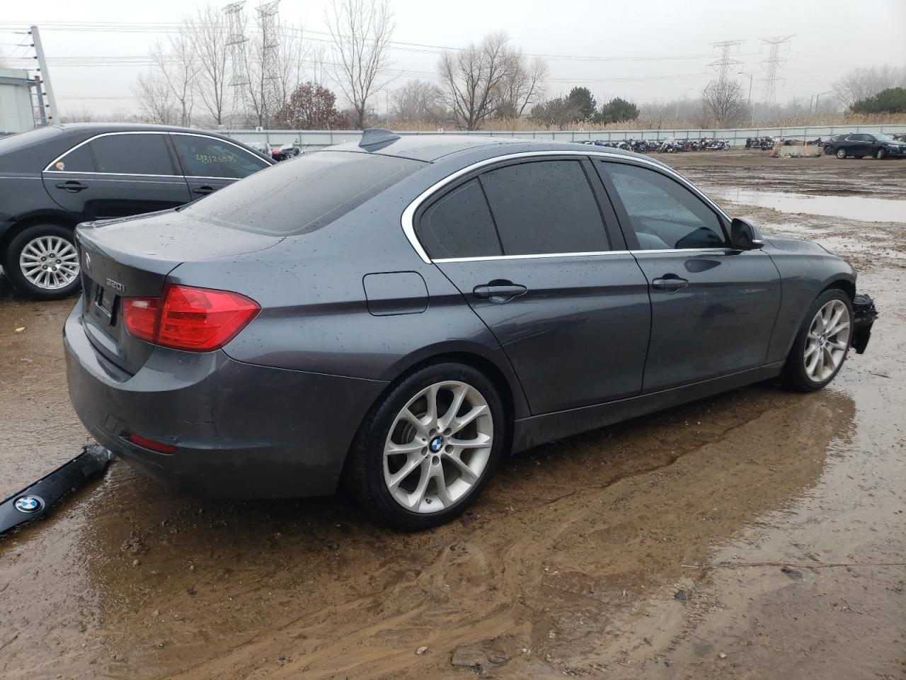 2015 BMW 3er VIN WBA3B1G56FNT64589 Copart auction photo, front end damage thumbnail 3