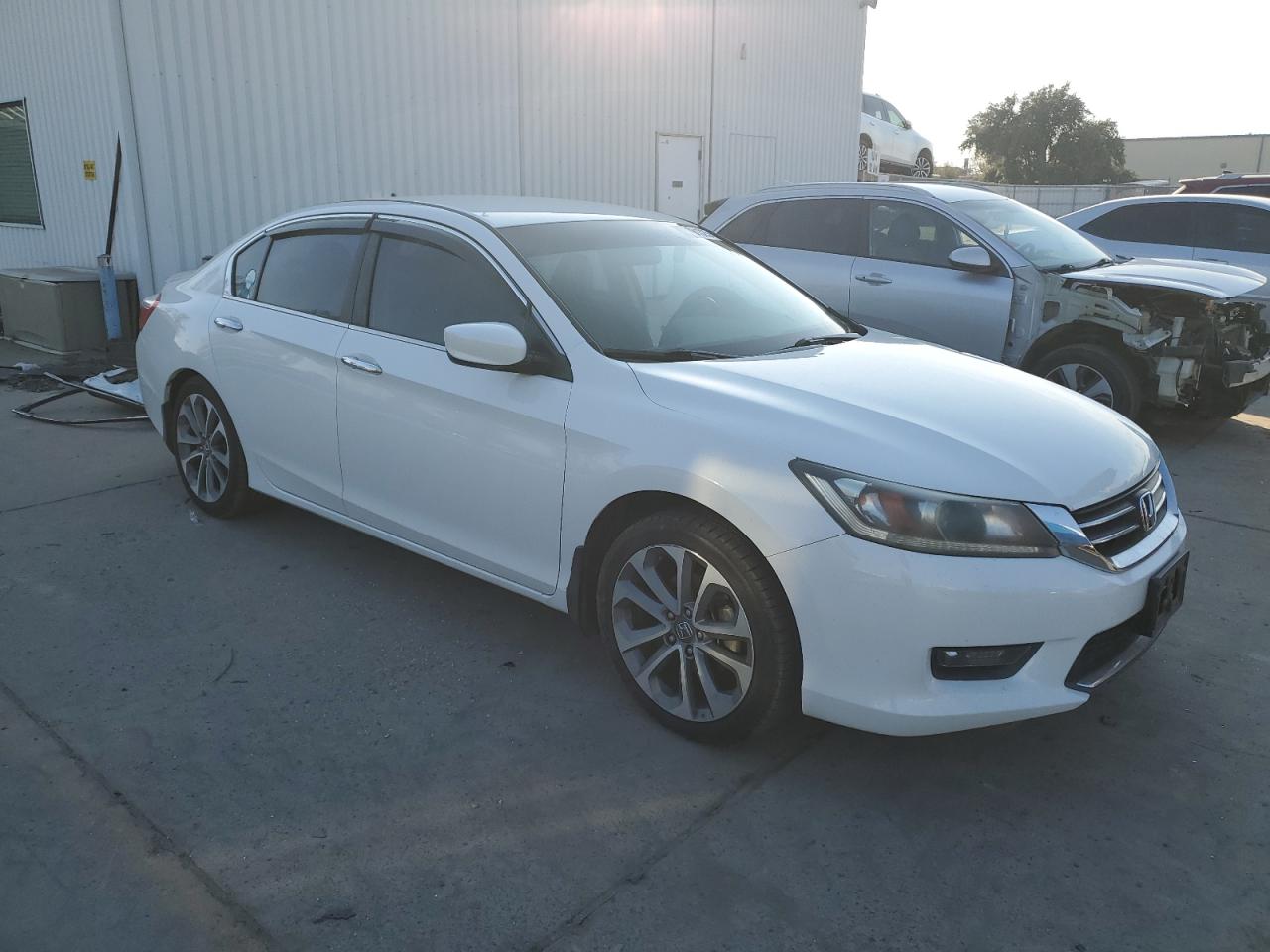 2014 Honda Accord VIN 1HGCR2F52EA256337 Copart auction photo, side / front end damage thumbnail 4