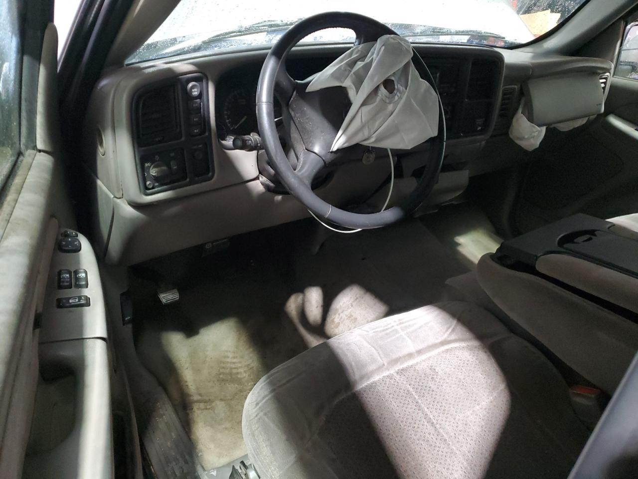 2000 Chevrolet Silverado VIN 2GCEK19V6Y1159304 Copart auction photo, front end damage thumbnail 8