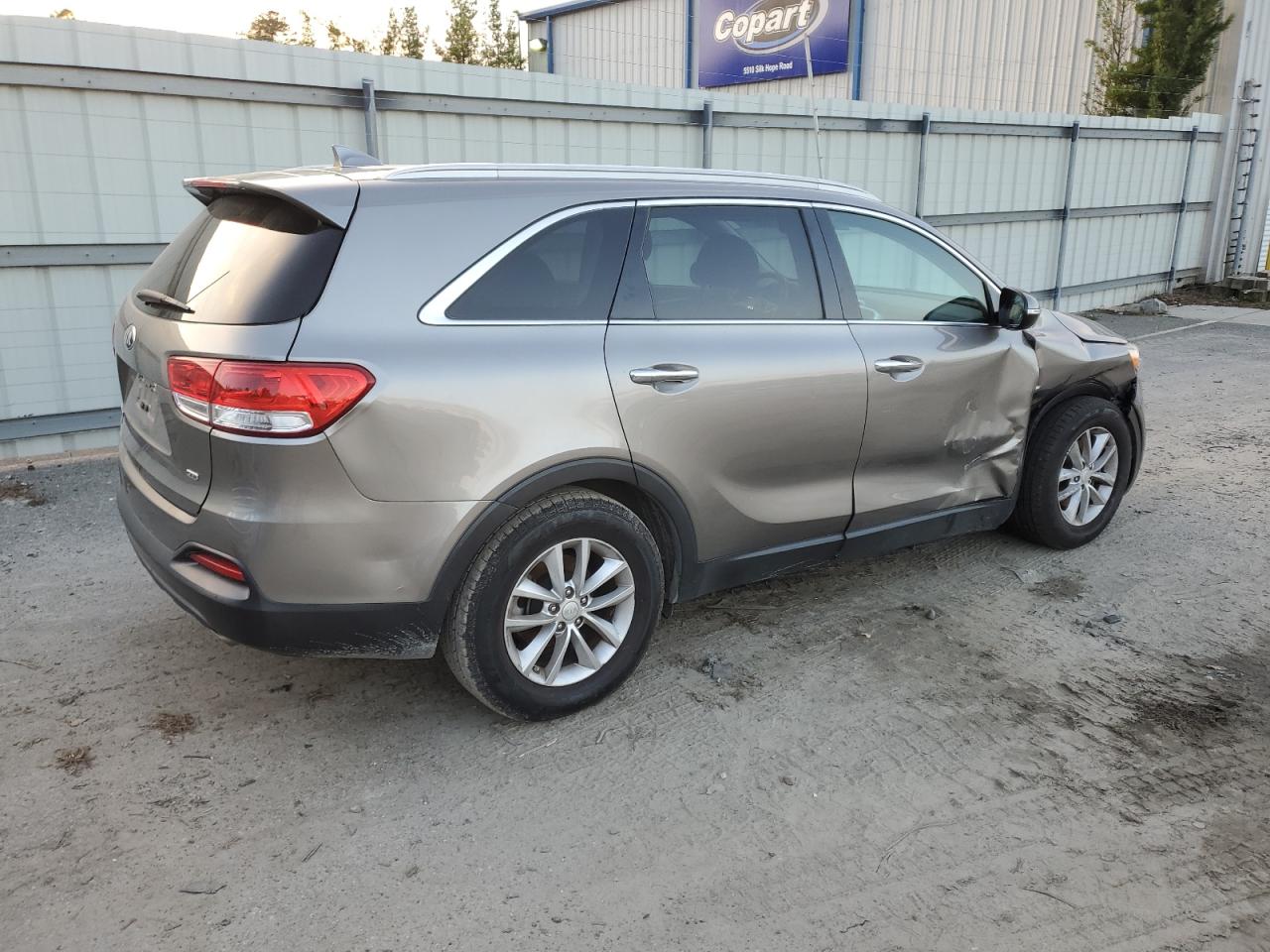 2018 KIA Sorento VIN 5XYPG4A31JG412210 Copart auction photo, side / front end damage thumbnail 3