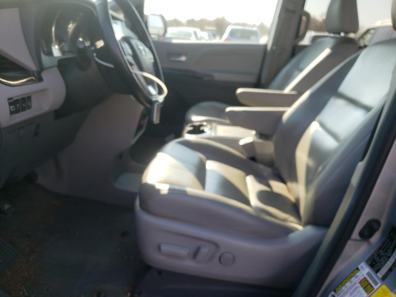2016 Toyota Sienna VIN 5TDDK3DC6GS136464 Copart auction photo, front end damage thumbnail 7
