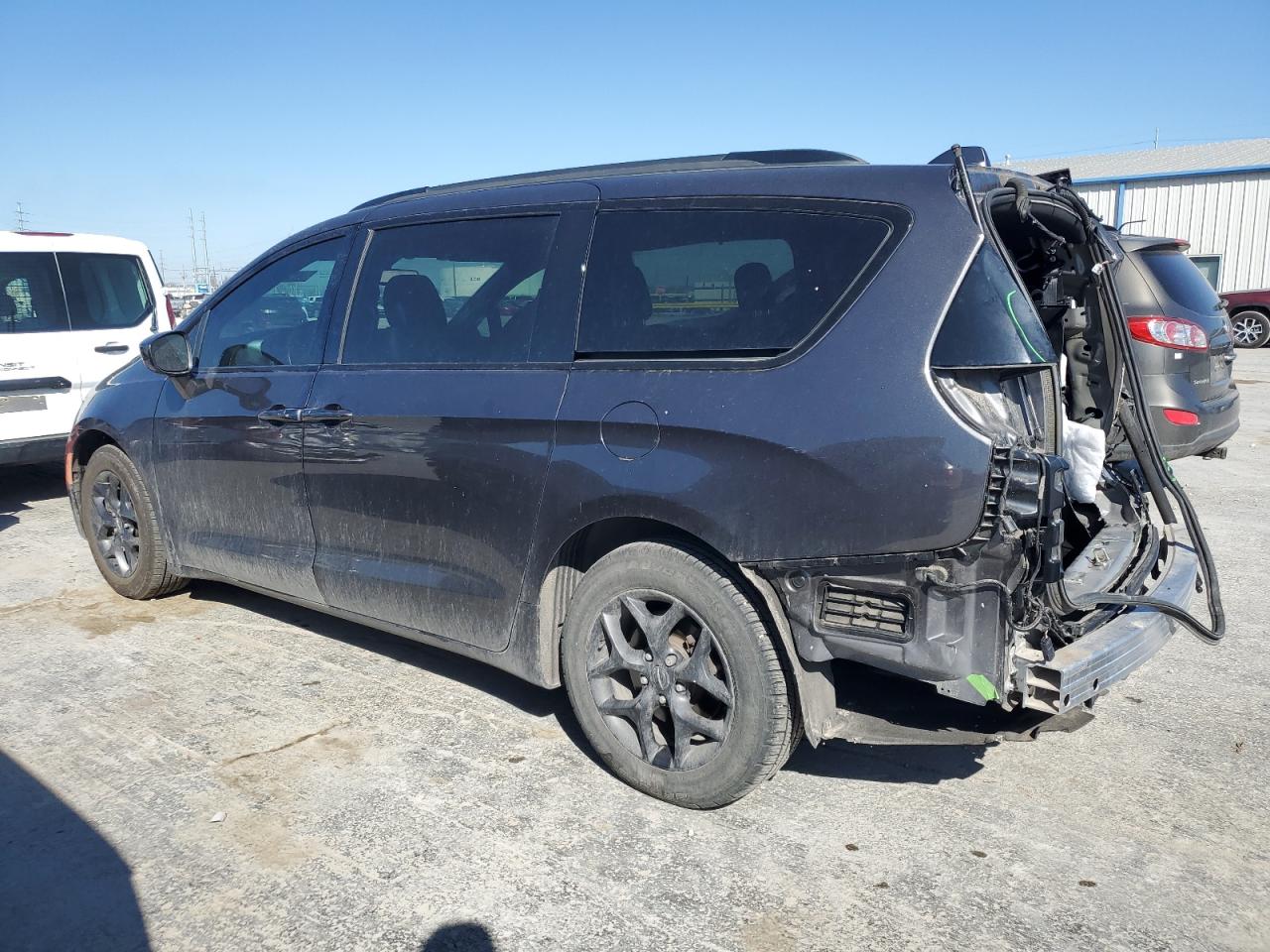 2020 Chrysler Pacifica VIN 2C4RC1BG4LR141050 Copart auction photo, rear end / top/roof damage thumbnail 2