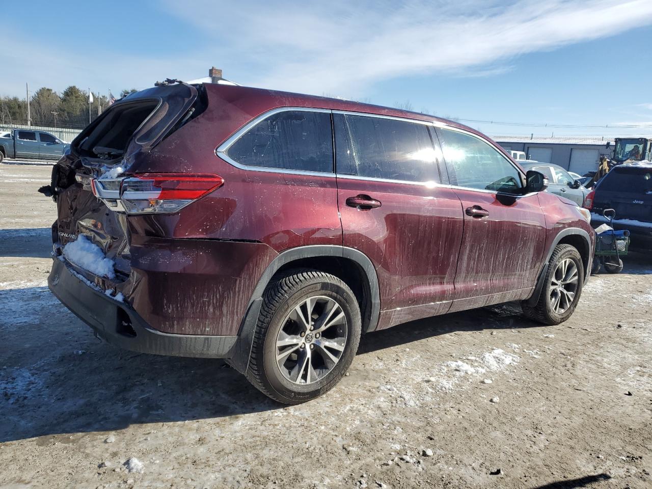 2018 Toyota Highlander VIN 5TDBZRFH4JS884376 Copart auction photo, rear end / front end damage thumbnail 3