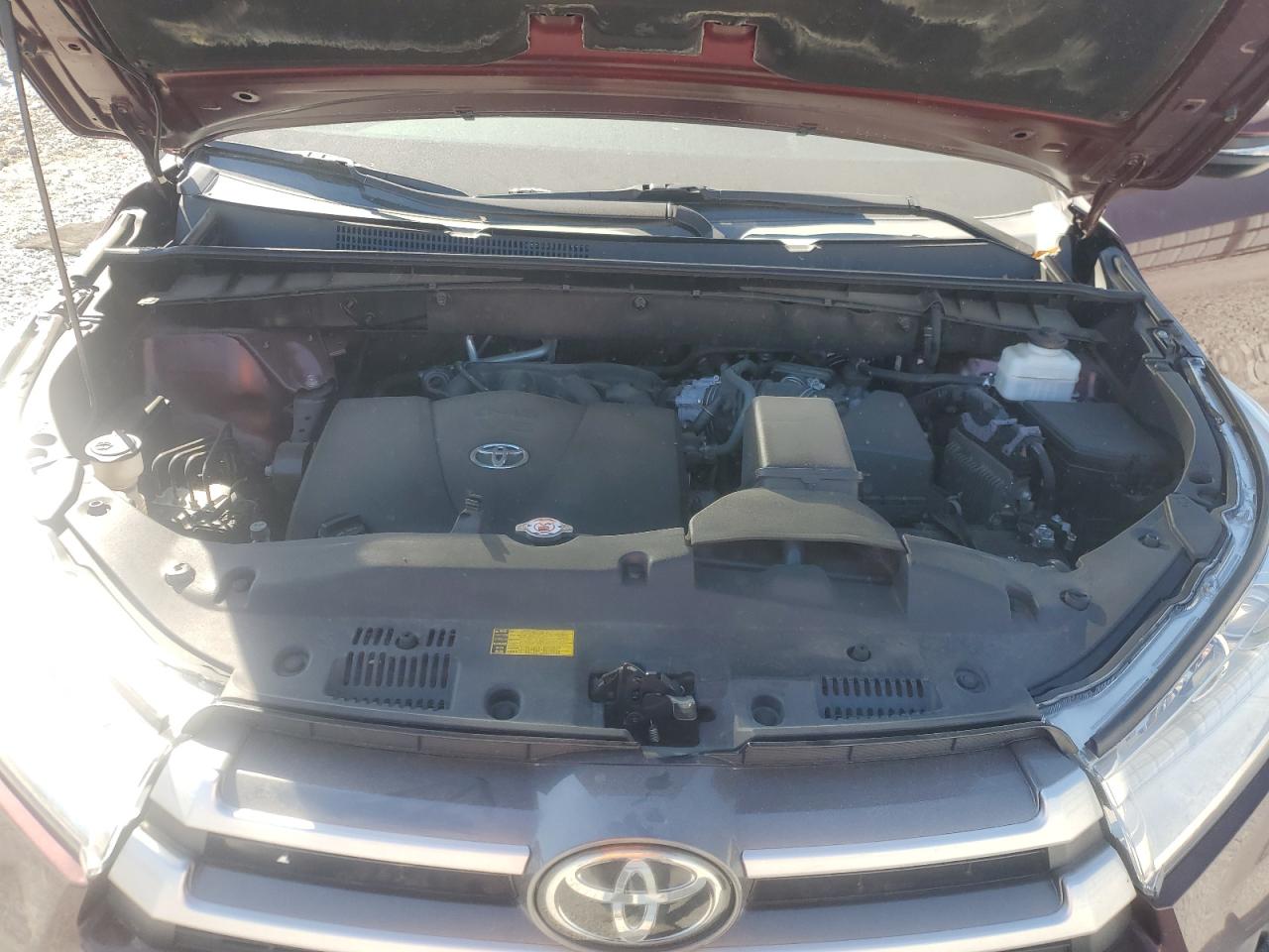 2019 Toyota Highlander VIN 5TDKZRFH7KS338348 Copart auction photo, normal wear damage thumbnail 14