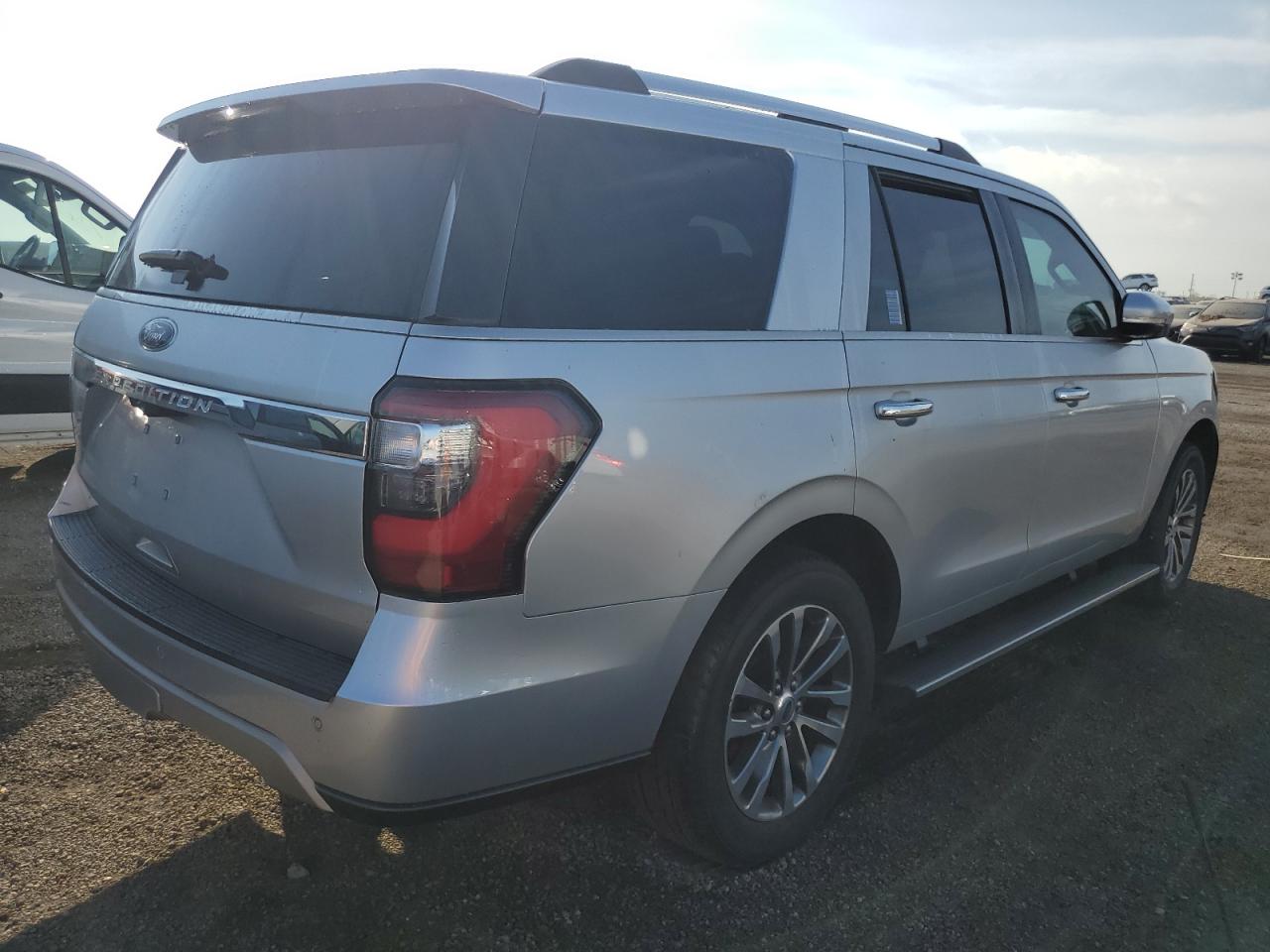 2018 Ford Expedition VIN 1FMJU2AT7JEA23403 Copart auction photo, water/flood damage thumbnail 3