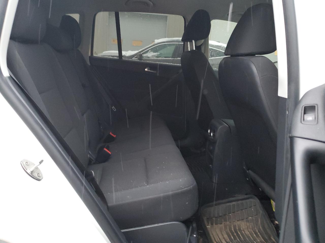 2017 Volkswagen Tiguan VIN WVGBV7AX9HK050387 Copart auction photo, front end / minor dent/scratches damage thumbnail 11